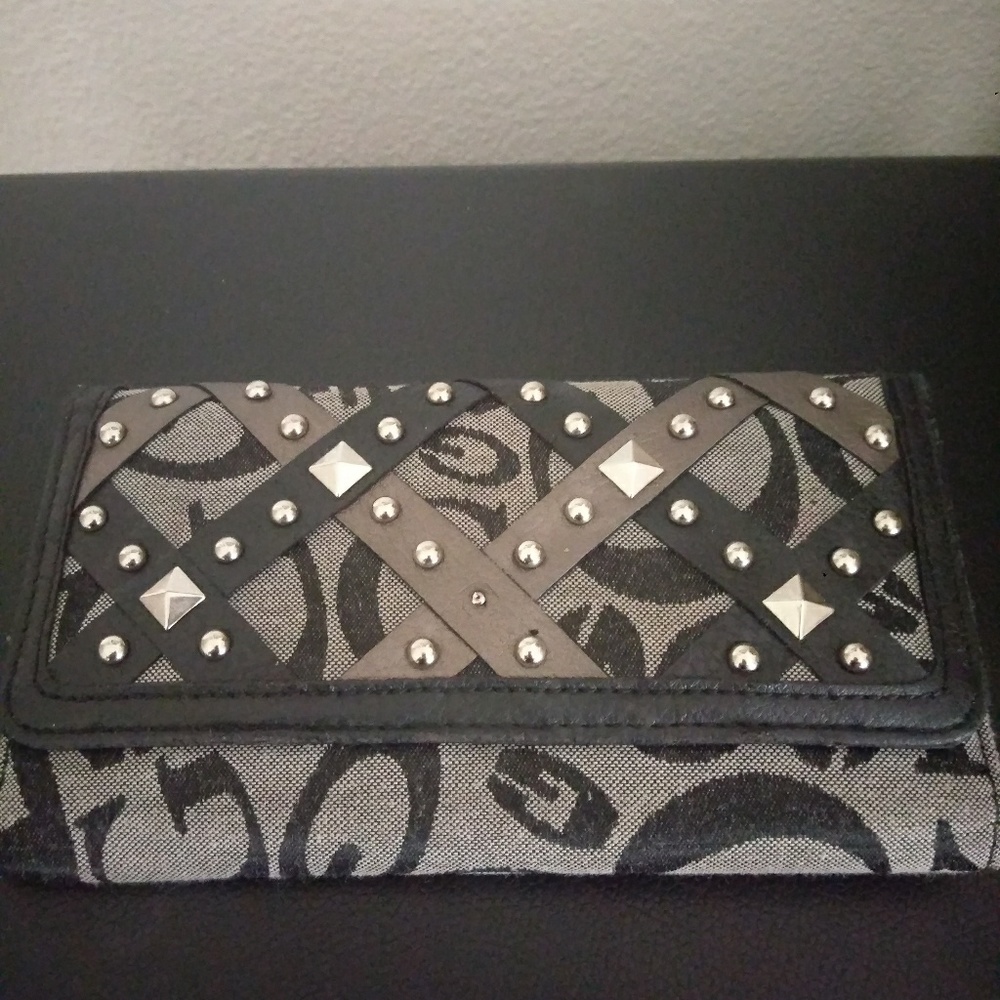 🎃 Studded Guess Wallet